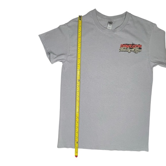 Y2K Daytona Turkey Run Graphic T-Shirt Women Small Short Sleeve 100% Cotton Gray - Picture 8 of 11